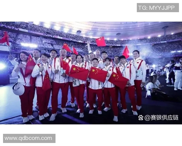 足球场上的20号球星引领风潮 他的表现成就球队荣耀与未来